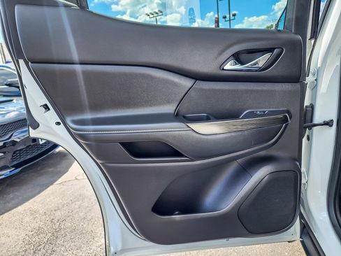 Certified 2023 GMC Acadia SLT image 17