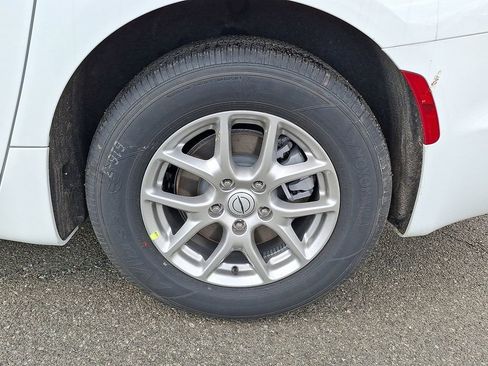 New 2026 Chrysler Pacifica Select image 8