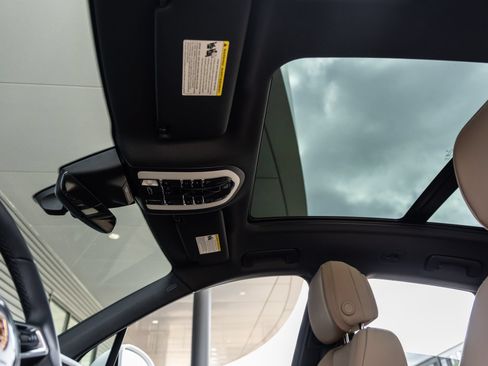 New 2026 Porsche Macan AWD/4WD image 25