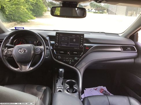 Used 2021 Toyota Camry XSE FWD image 11