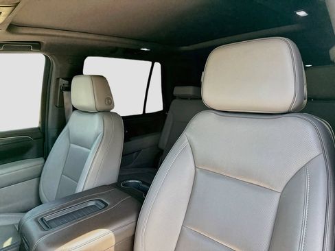 Used 2022 GMC Yukon SLT w/ SLT Premium Package RWD image 13