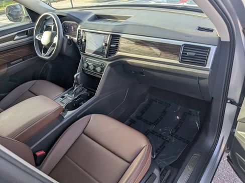 Certified 2023 Volkswagen Atlas SE w/ Panoramic Sunroof Package FWD image 12
