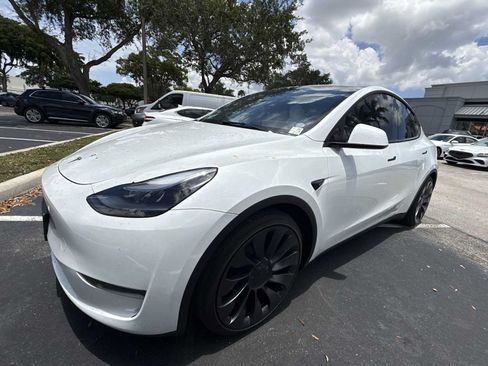 Used 2025 Tesla Model Y Performance AWD/4WD image 2