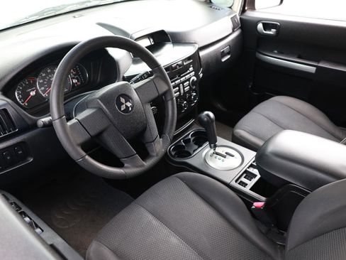 Used 2011 Mitsubishi Endeavor LS AWD/4WD image 4