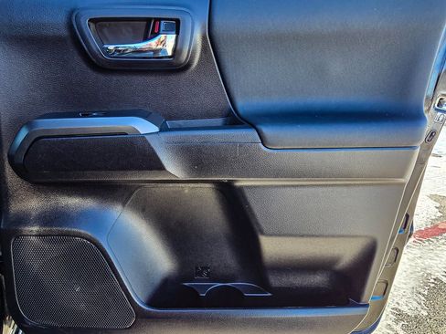 Used 2020 Toyota Tacoma TRD Off-Road image 36