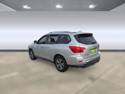 Used 2019 Nissan Pathfinder SL image 3