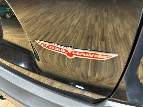 Used 2020 Jeep Cherokee Trailhawk w/ Cold Weather Group AWD/4WD image 16