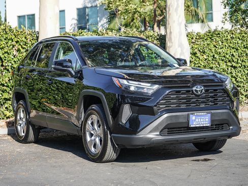 Used 2025 Toyota RAV4 XLE FWD image 3
