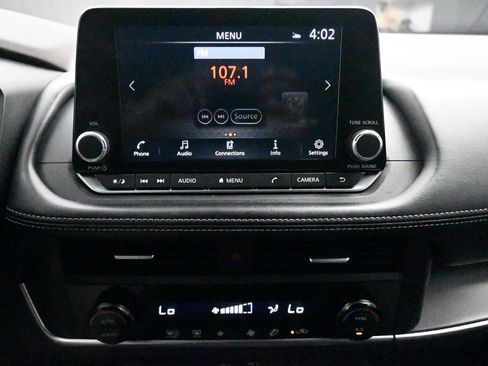 Used 2023 Nissan Rogue SV image 11