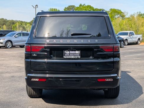 Used 2024 Jeep Wagoneer 4WD w/ Premium Group I image 8