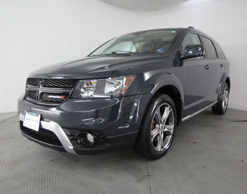 Used 2018 Dodge Journey Crossroad w/ Nav & Sun Group AWD/4WD image 3