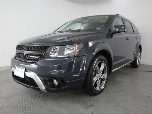 Used 2018 Dodge Journey Crossroad w/ Nav & Sun Group AWD/4WD image 3