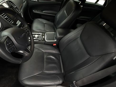 Used 2015 Chrysler 300 Limited RWD image 10