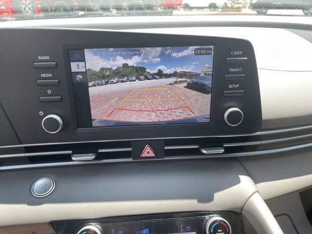 Used 2025 Hyundai Elantra Sport FWD image 21