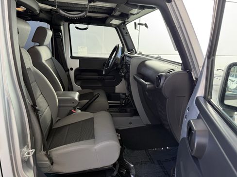Used 2010 Jeep Wrangler Unlimited Sport image 34