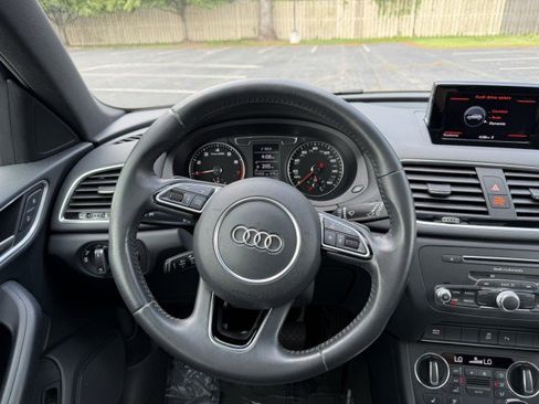 Used 2018 Audi Q3 2.0T Premium w/ Convenience Package AWD/4WD image 10