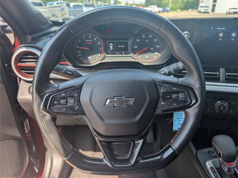 Used 2025 Chevrolet Trax RS w/ Driver Confidence Package FWD image 20