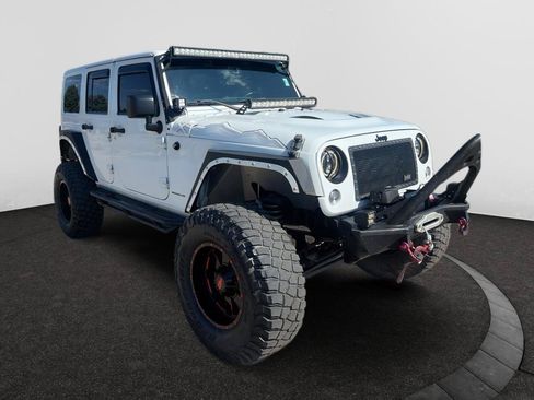 Used 2015 Jeep Wrangler Unlimited Sahara AWD/4WD image 4