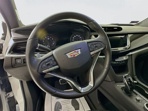 Used 2023 Cadillac XT6 Sport w/ Technology Package image 12