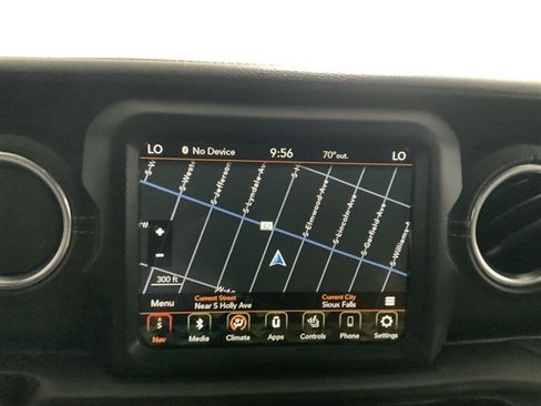 Used 2018 Jeep Wrangler Unlimited Sahara AWD/4WD image 15