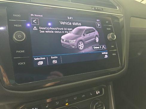 Used 2018 Volkswagen Tiguan SE w/ Panoramic Sunroof Package AWD/4WD image 16