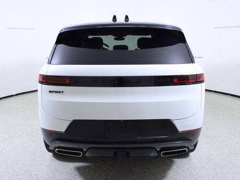 Used 2024 Land Rover Range Rover Sport SE image 6