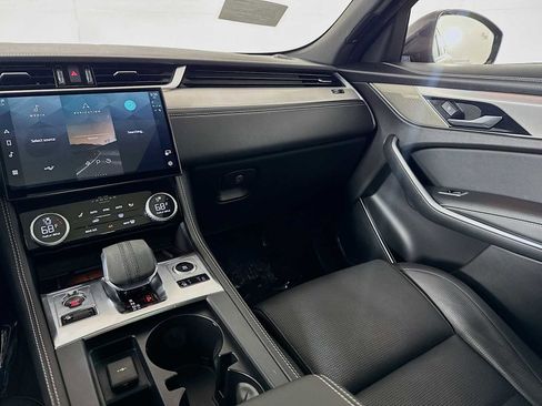 Used 2024 Jaguar F-PACE R-Dynamic S image 23