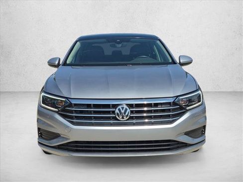Used 2019 Volkswagen Jetta SEL w/ Cold Weather Package FWD image 2