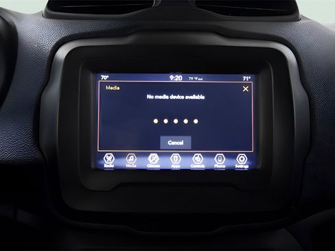 Used 2018 Jeep Renegade Latitude w/ Safety & Security Group image 22