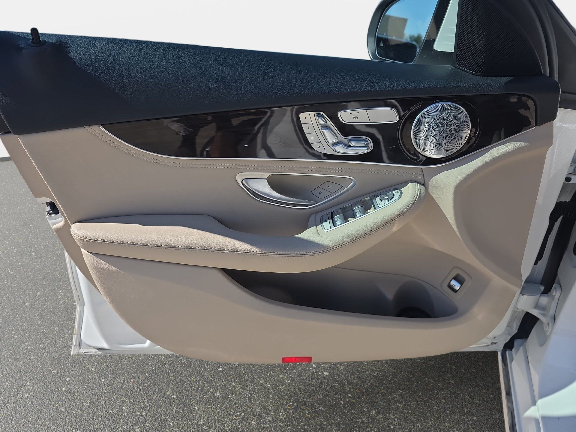 Used 2015 Mercedes-Benz C 300 Sedan image 25