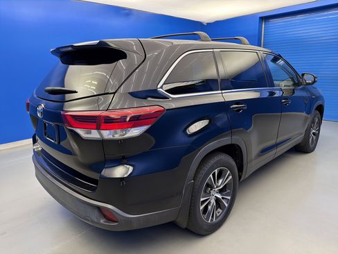 Used 2019 Toyota Highlander LE FWD image 7