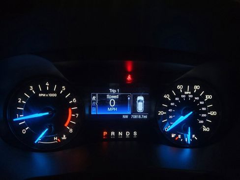 Used 2017 Ford Explorer XLT AWD/4WD image 23