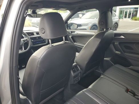 Used 2022 Volkswagen Tiguan SE R-Line FWD image 10
