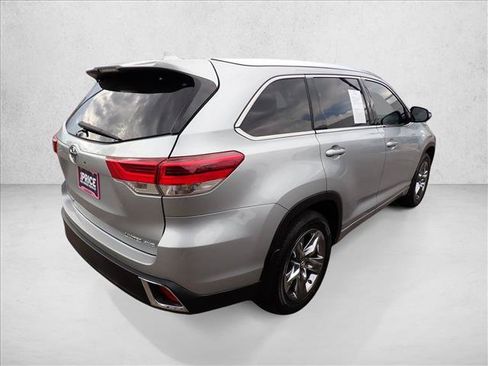 Used 2018 Toyota Highlander Limited Platinum AWD/4WD image 4