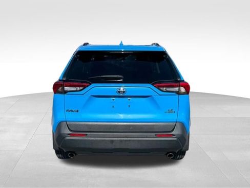 Used 2019 Toyota RAV4 LE w/ Carpet Mat Package AWD/4WD image 6