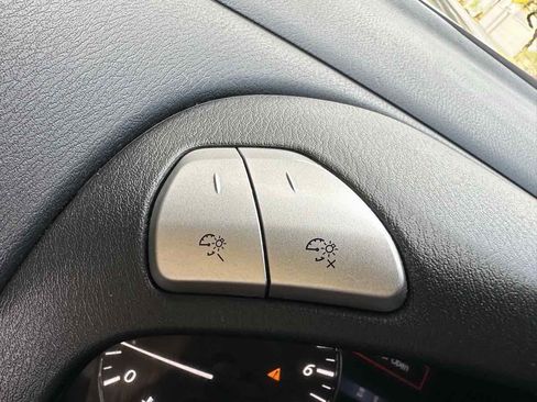 Used 2020 Nissan Pathfinder SL image 41