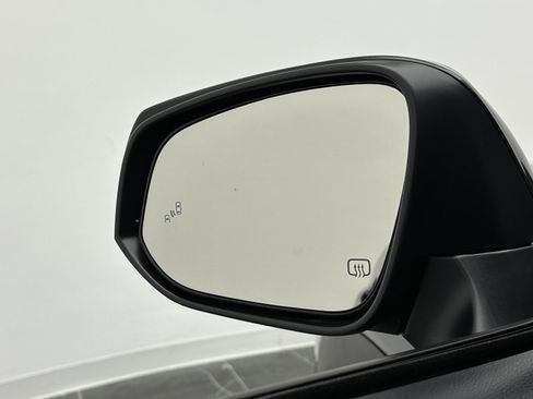 Used 2025 Toyota Corolla Cross LE image 12