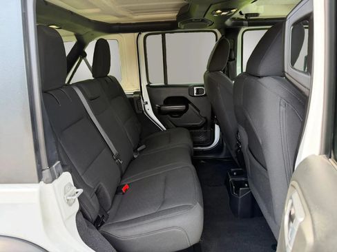 Used 2019 Jeep Wrangler Unlimited Sport S AWD/4WD image 3