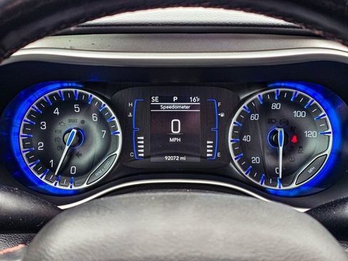 Used 2020 Chrysler Pacifica Touring-L image 29