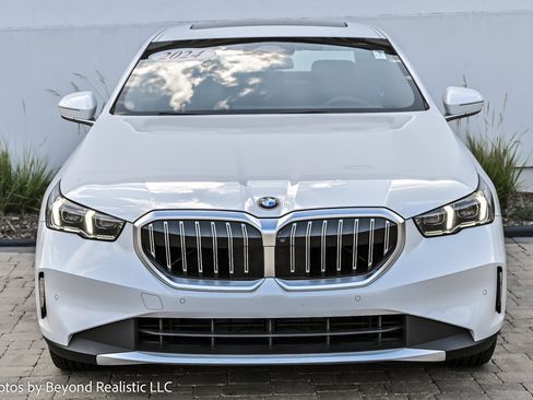Used 2024 BMW 530i xDrive image 2