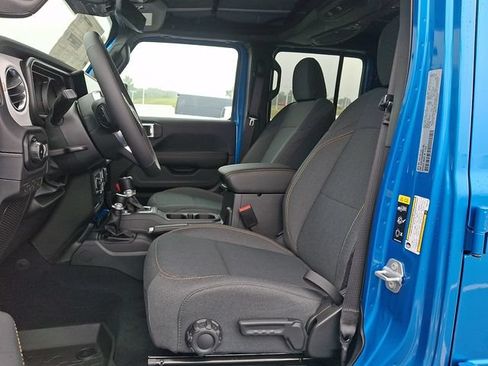 Used 2025 Jeep Wrangler Unlimited Sahara AWD/4WD image 13