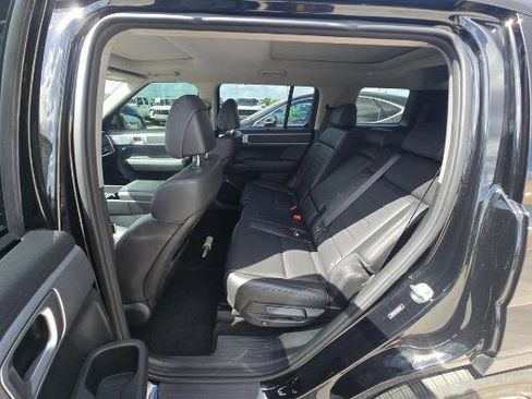 Used 2024 Hyundai Santa Fe Limited image 8