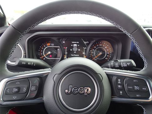 New 2025 Jeep Wrangler Sahara w/ Technology Group image 34