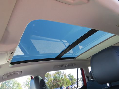 Used 2022 Volkswagen Tiguan SE w/ Panoramic Sunroof Package image 20