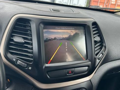 Used 2016 Jeep Cherokee Limited AWD/4WD image 23