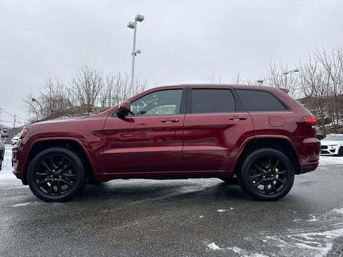 Used 2018 Jeep Grand Cherokee Altitude image 3