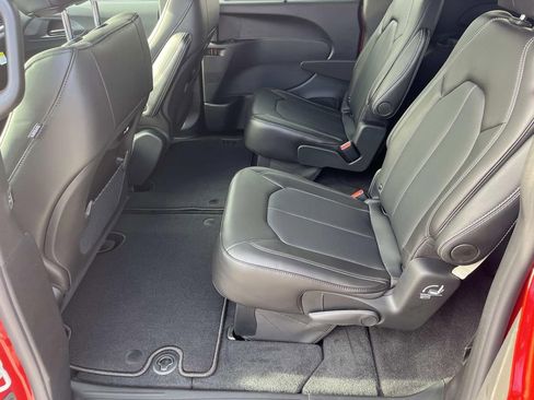 New 2026 Chrysler Pacifica Select image 10