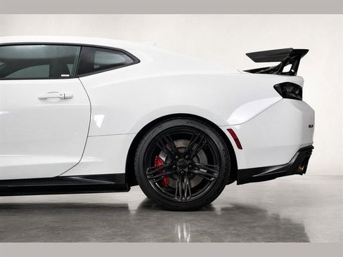 Used 2018 Chevrolet Camaro ZL1 RWD image 9