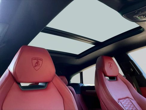 Used 2022 Lamborghini Urus AWD/4WD image 24