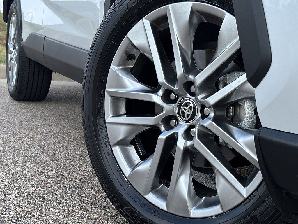 Used 2025 Toyota RAV4 XLE Premium FWD image 2